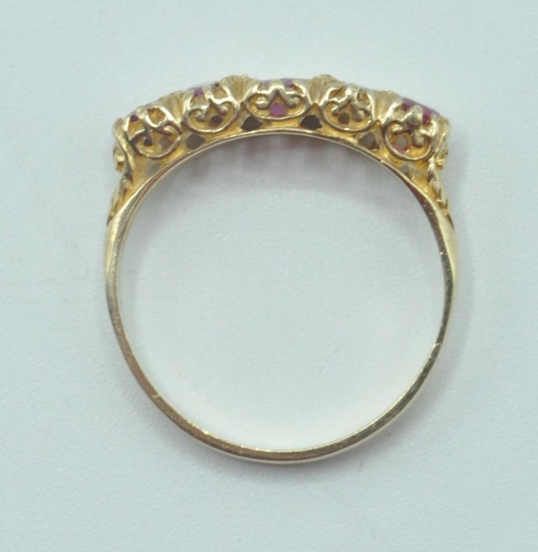 9CT GOLD AND PINK STONE FIVE STONE RING - Image 5 of 6