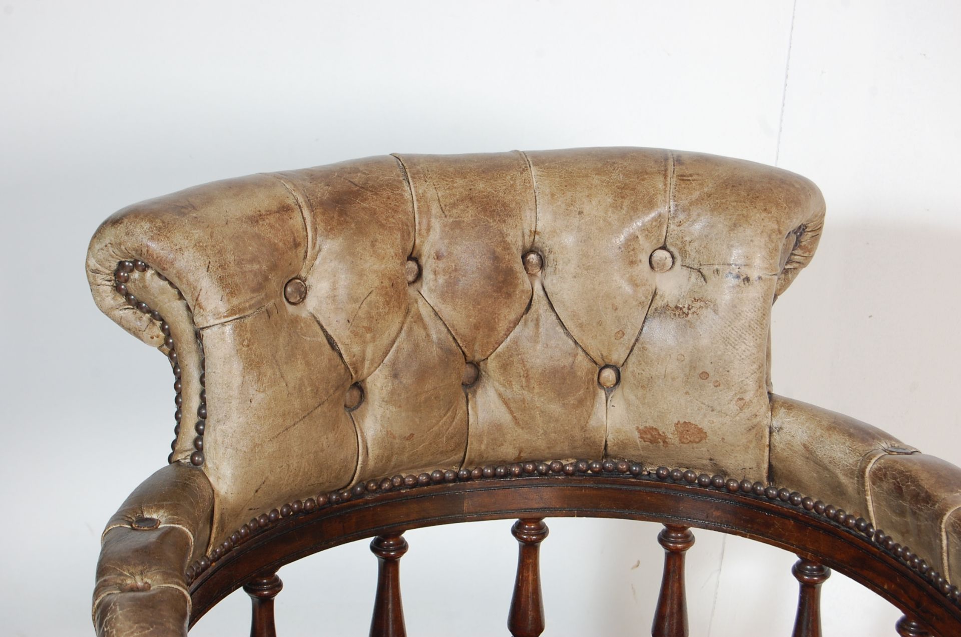 20TH CENTURY TAN LEATHER CHESTERFIELD - Image 3 of 6