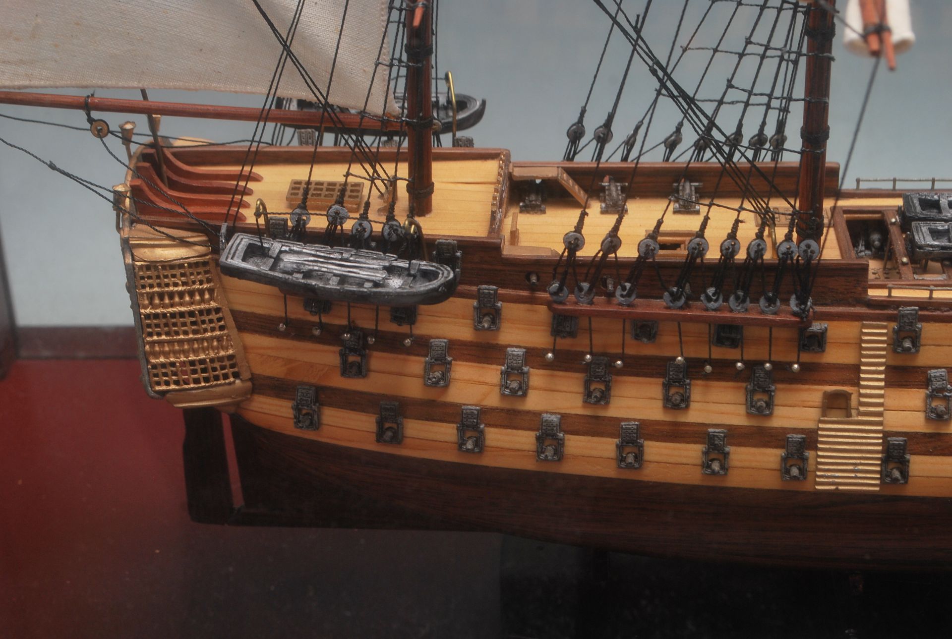 VINTAGE CASED 20TH CENTURY MODEL SHIP - Image 7 of 9