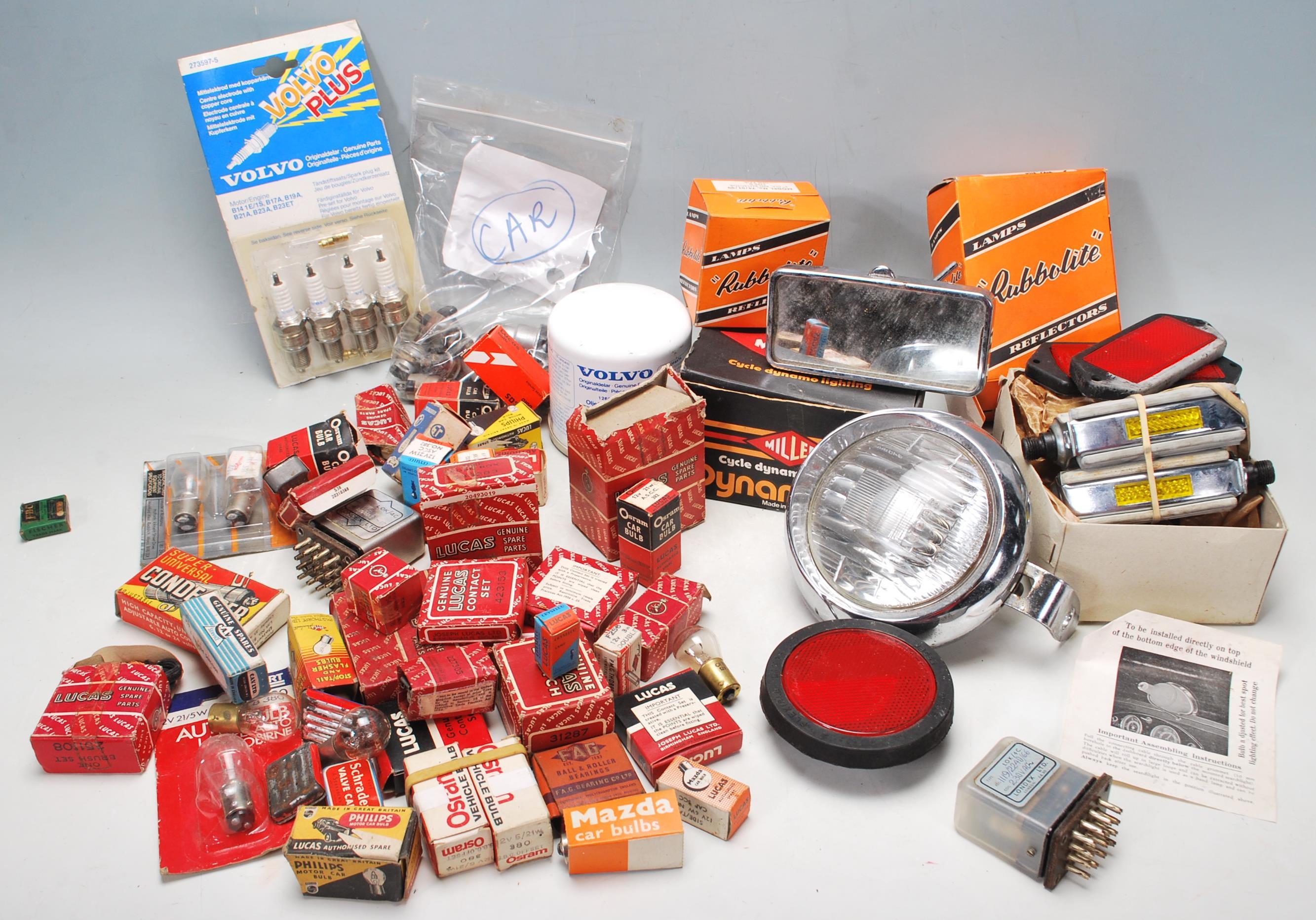 A LARGE QUANTITY OF AUTOMOBILE / AUTOMOTIVE / TRANSPORT RELATED ITEMS TO INLUDE SPARE PARTS, BULBS