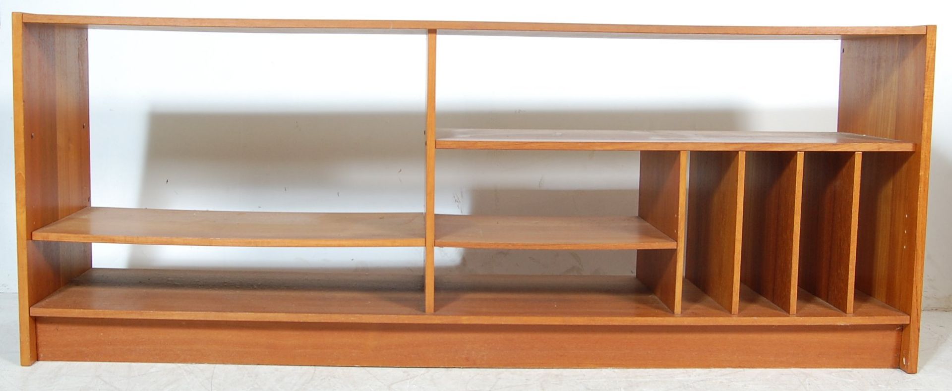 MID CENTURY TEAK WOOD STEREO HI-FI CABINET SIDEBOARD - Image 6 of 6