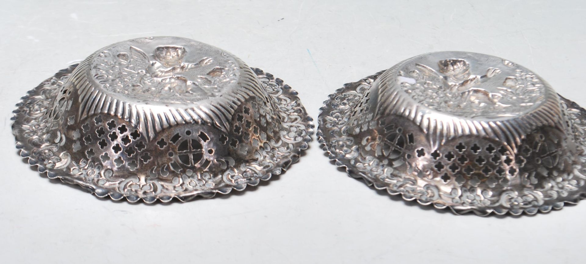 A PAIR OF HALLMARKED STERLING SILVER TRINKET DISHES - Image 4 of 5