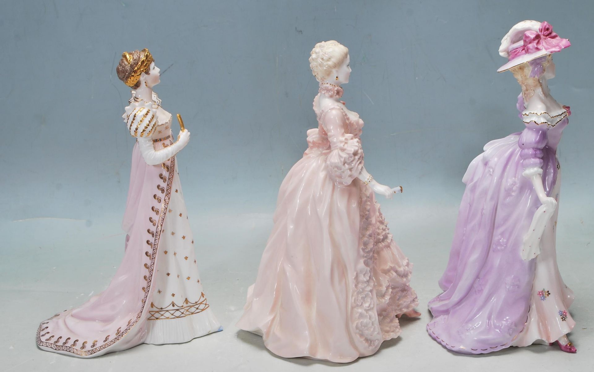 THREE COALPORT LIMITED EDITION CERAMIC FIGURINES - MRS FITZHERBERT - MADAME DE POMPADOUR - Bild 2 aus 10