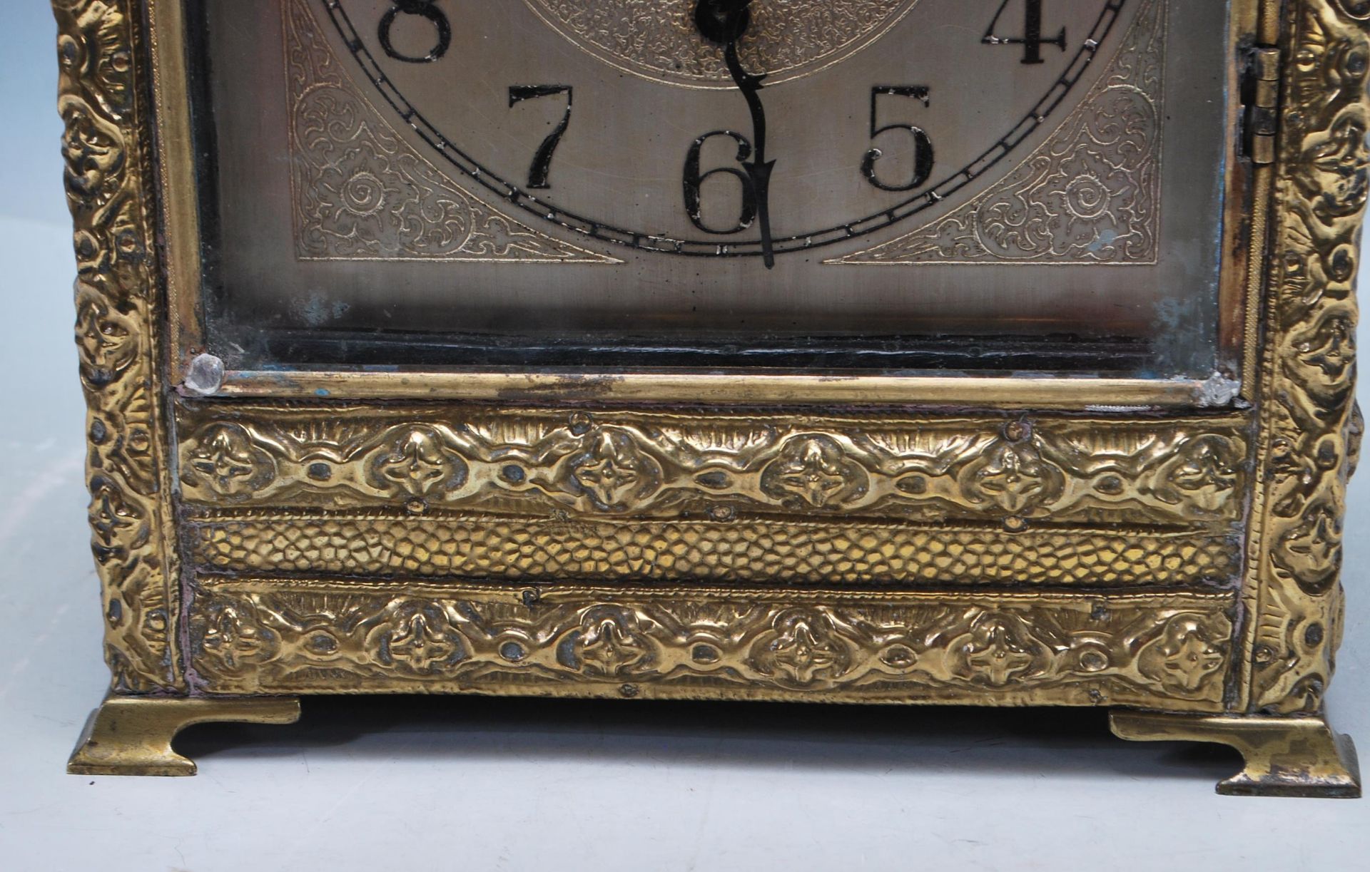 ANTIQUE LATE 19TH CENTURY BRASS CASED CLOCK WITH GOTHIC STYLING - Image 4 of 9