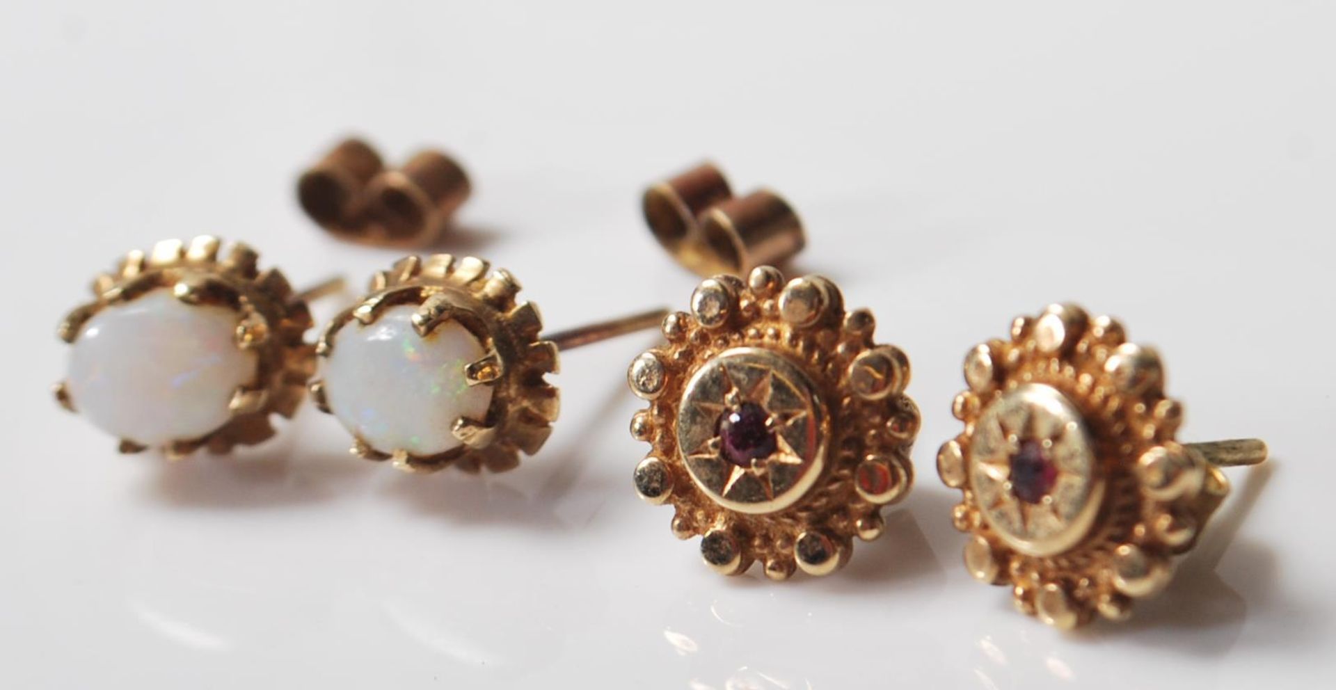 TWO PAIRS OF 9CT GOLD STUD EARRINGS - Image 4 of 6