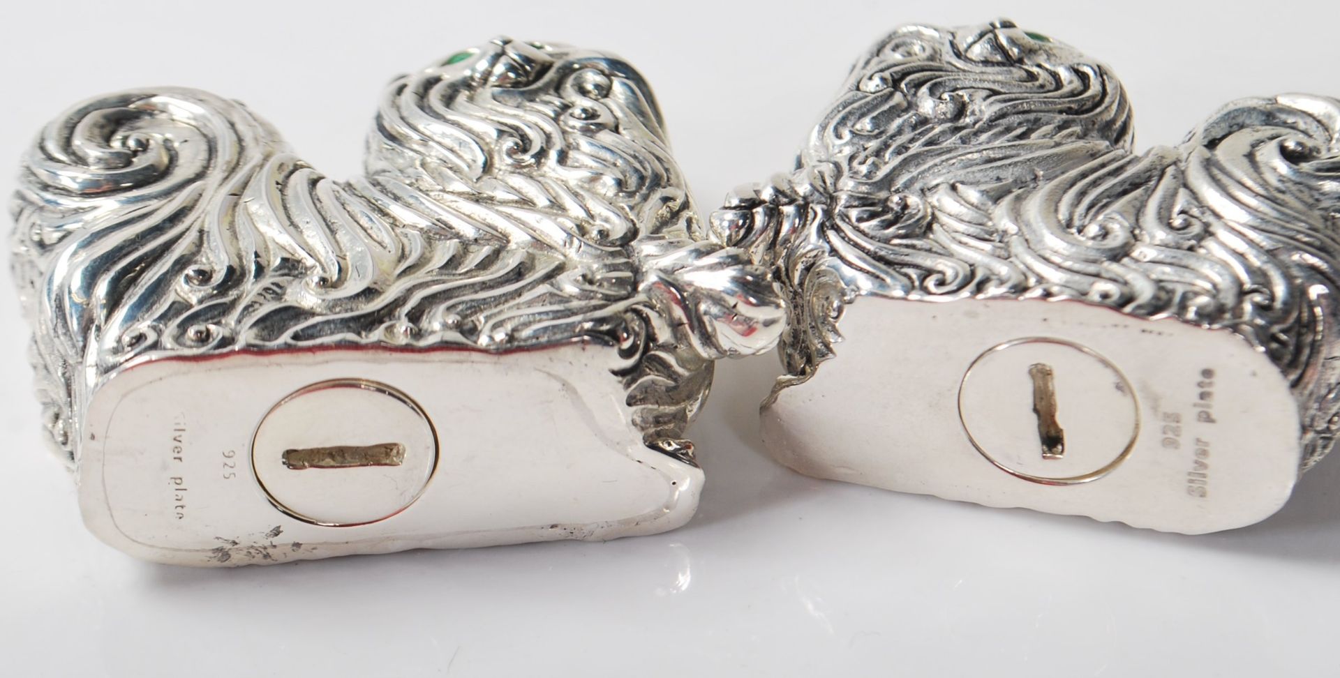 A PAIR OF SILVER PLATED CAT SALT AND PEPPER SHAKERS - Image 5 of 5