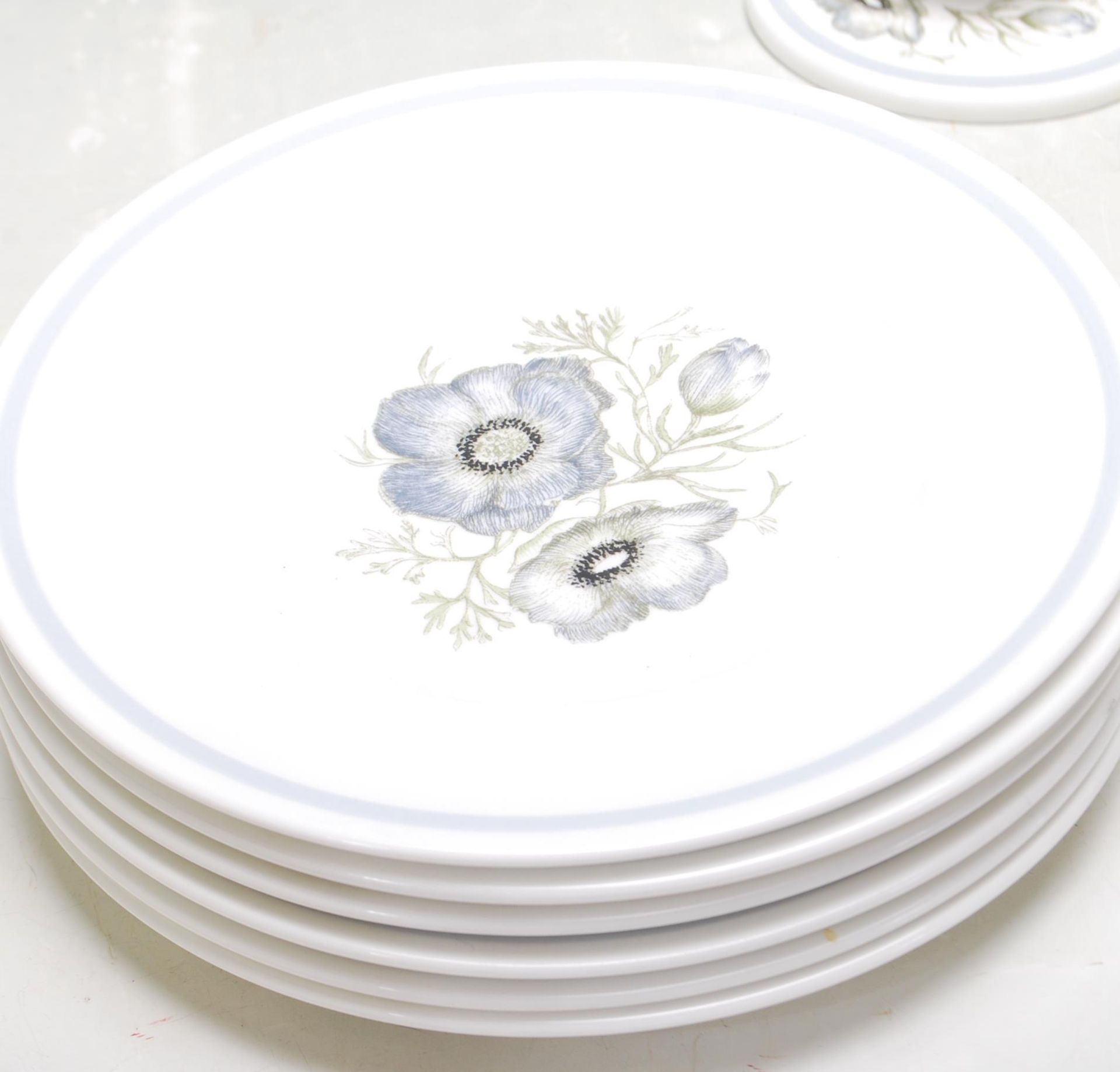 LARGE DINNER SERVICE BY WEDGWOOD - SUSIE COOPER DESIGN - Image 14 of 19