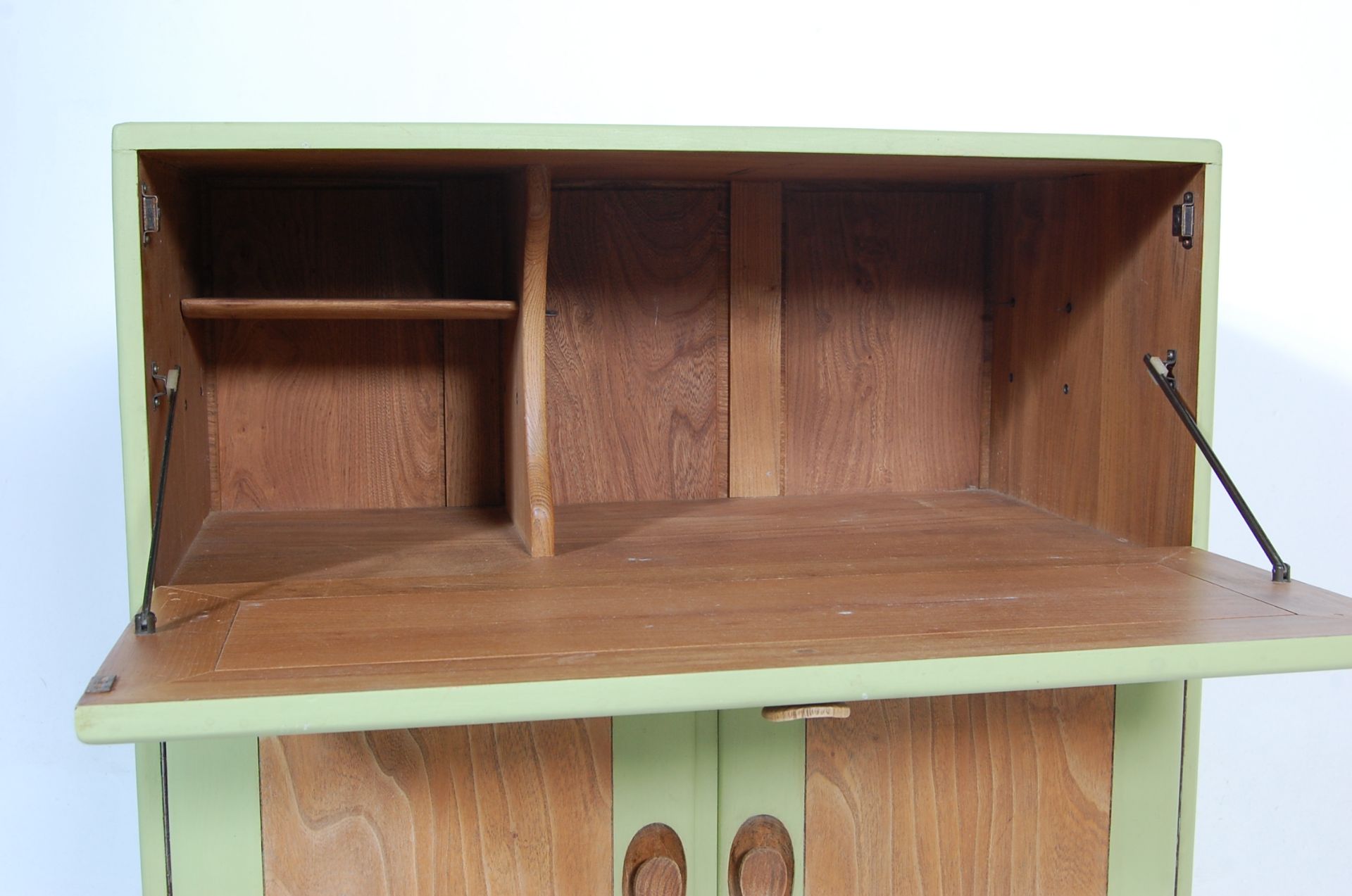 LUCIAN ERCOLANI ERCOL BEECH AND ELM SIDEBOARD - Image 5 of 6