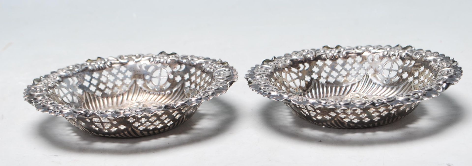 A PAIR OF HALLMARKED STERLING SILVER TRINKET DISHES - Image 2 of 5