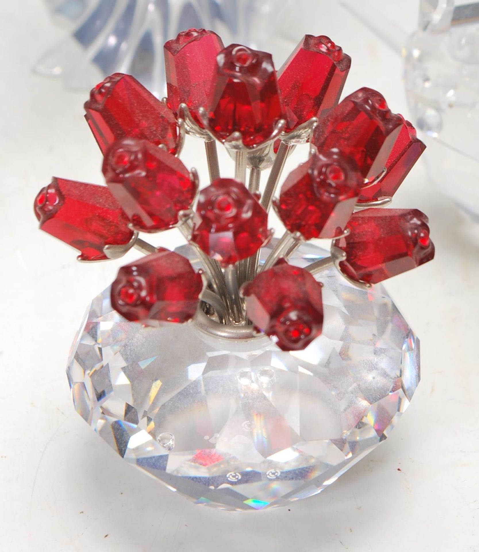 LARGE QUANTITY OF SWAROVSKI CHRYSTAL CUT GLASS FIGURINES - Image 5 of 12