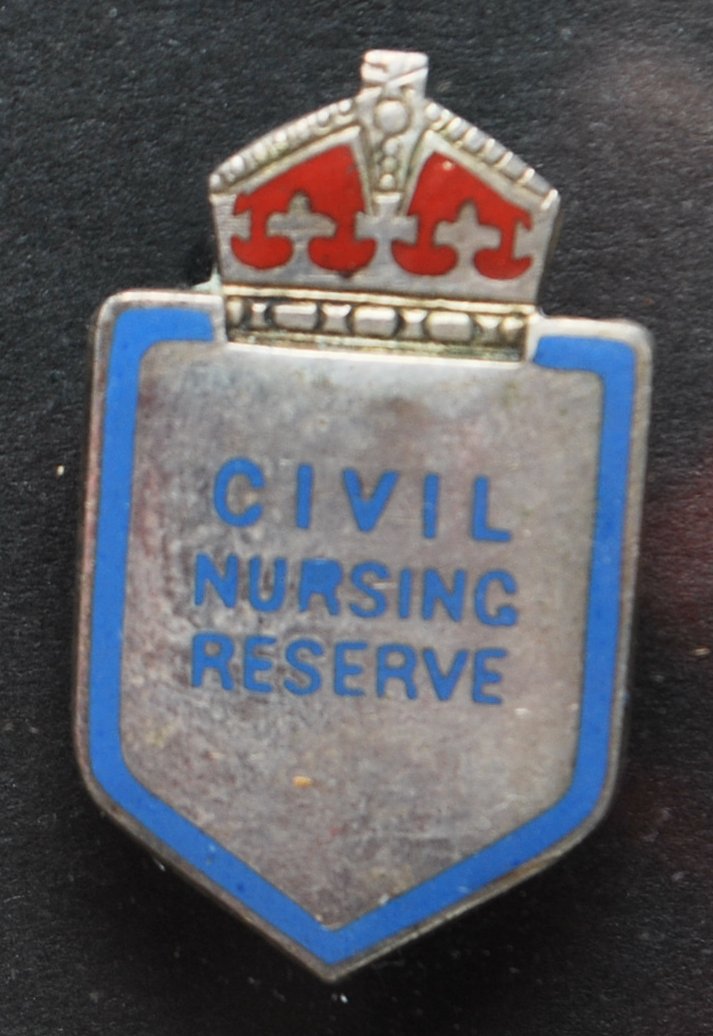 1920’S SILVER NURSES BELT BUCKLE AND A WWII CIVIL NURSING RESERVE BADGE - Bild 3 aus 5