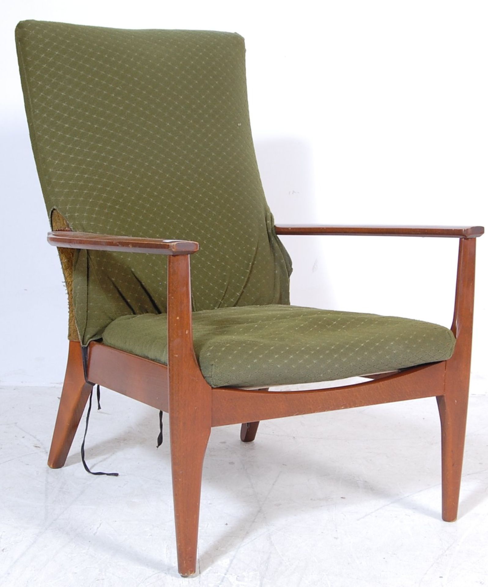 A VINTAGE RETRO MID CENTURY PARKER KNOLL ARMCHAIR