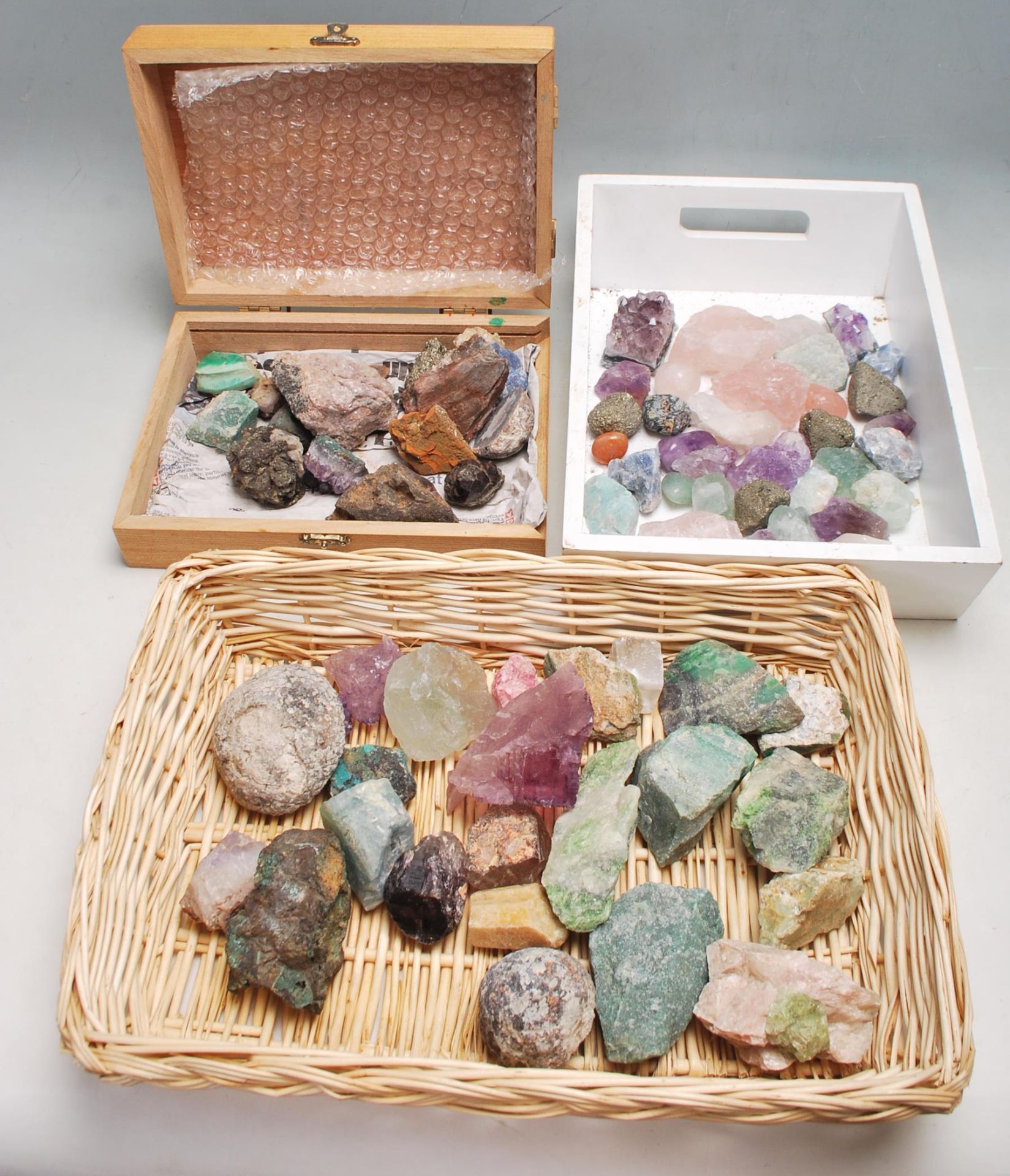 LARGE QUANTITY OF VINTAGE MINERAL CRYSTALS