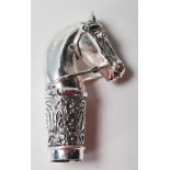 SILVER WALKING STICK HANDLE IN THE FORM OF A HORSE