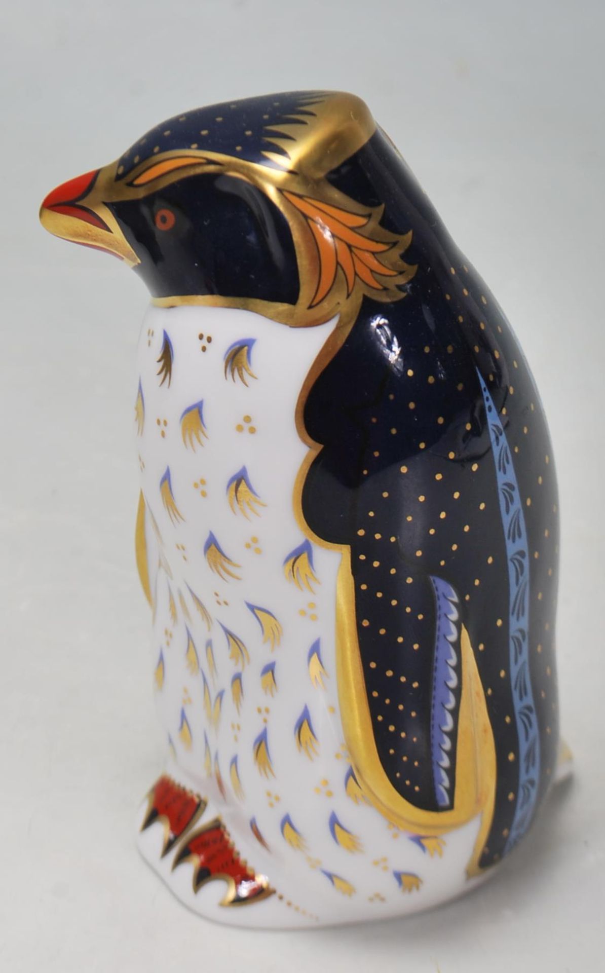 A ROYAL CROWN DERBY ROCKHOPPER PENGUIN PAPERWEIGHT WITH GOLD STOPPER - Bild 5 aus 7