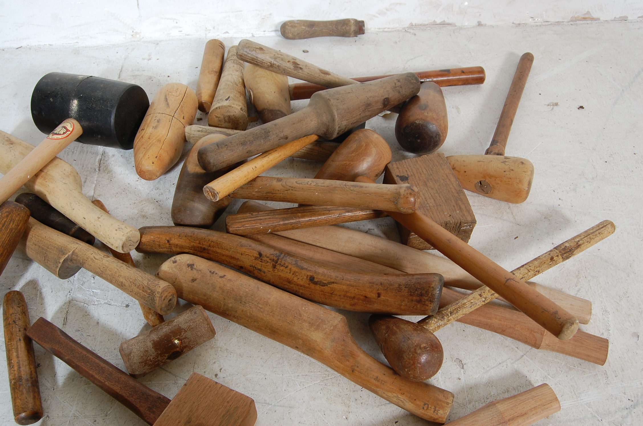 LARGE QUANTITY OF VINTAGE WOODWORKING TOOLS - Image 10 of 23