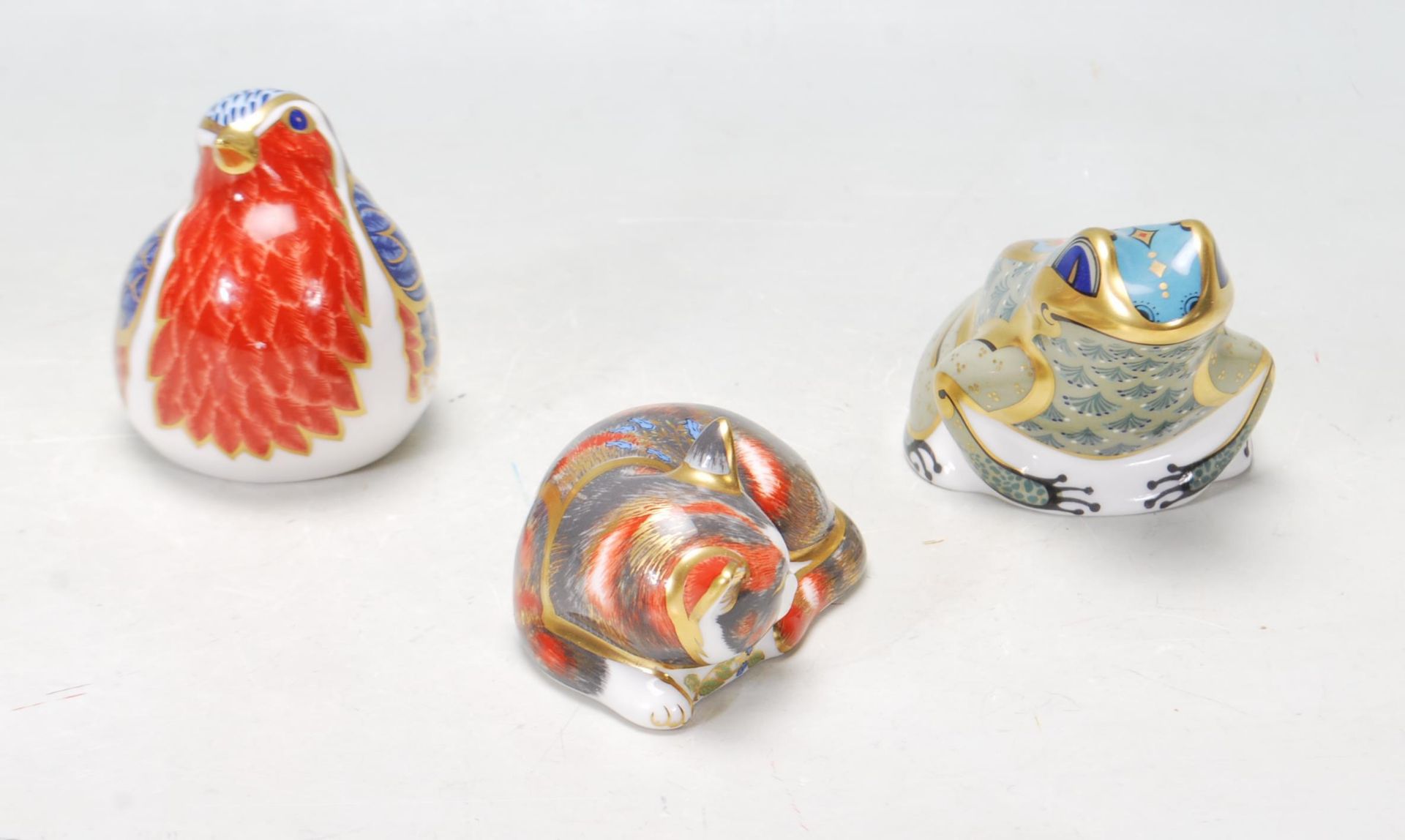 THREE ROYAL CROWN DERBY PAPERWEIGHT - CAT - FROG - BIRD - Image 2 of 7