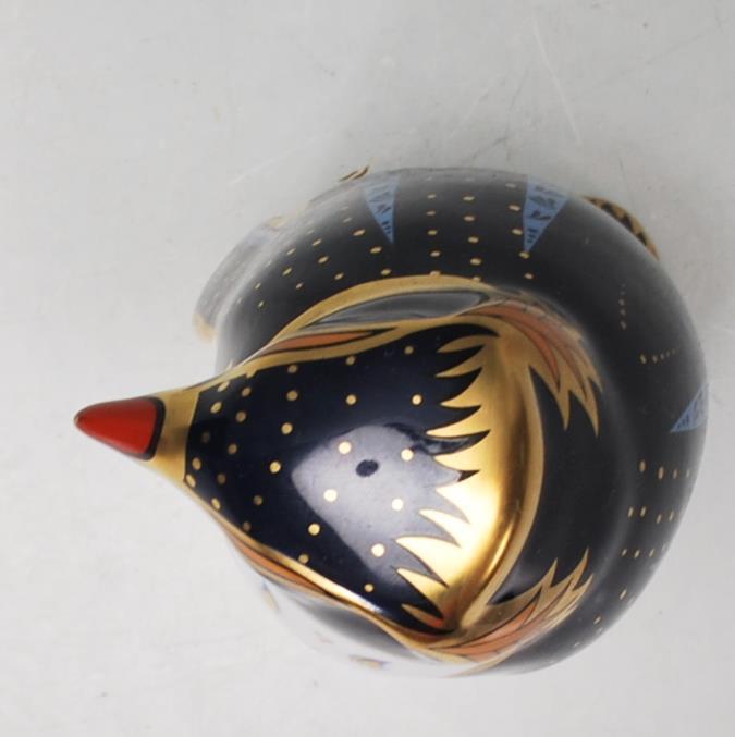 A ROYAL CROWN DERBY ROCKHOPPER PENGUIN PAPERWEIGHT WITH GOLD STOPPER - Image 6 of 7