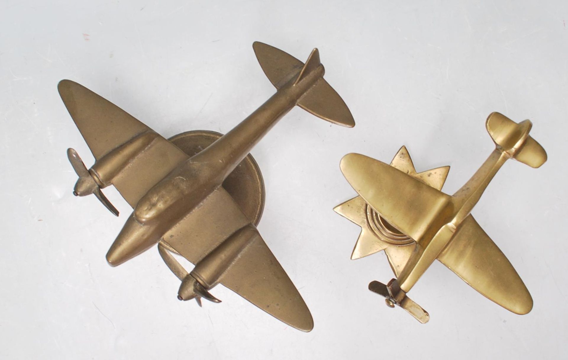 TWO VINTAGE RETRO 20TH WWII BRASS AEROPLANES PAPERWEIGHT - Image 2 of 5