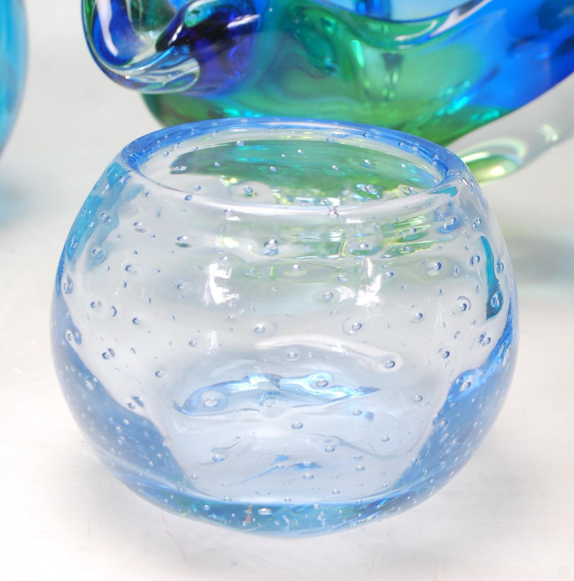 GROUP OF VINTAGE STUDIO ART GLASS MURANO / MDINA AND OTHER PAPERWEIGHTS - Image 3 of 11