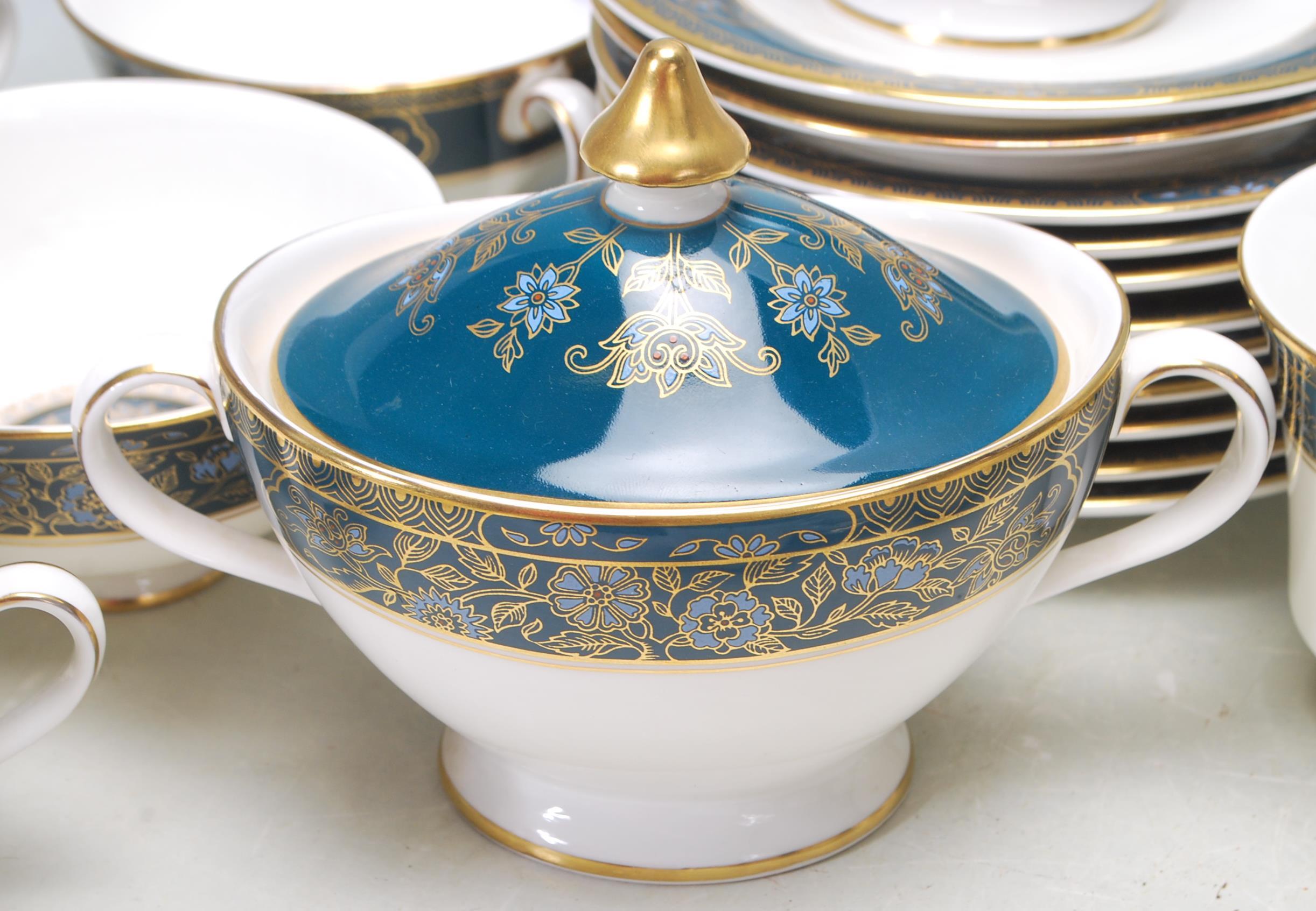 COLLECTION OF LATE 20TH CENTORUY ROYAL DOULTON FINE BONE CHINA DINNER SERVICE - Image 5 of 8