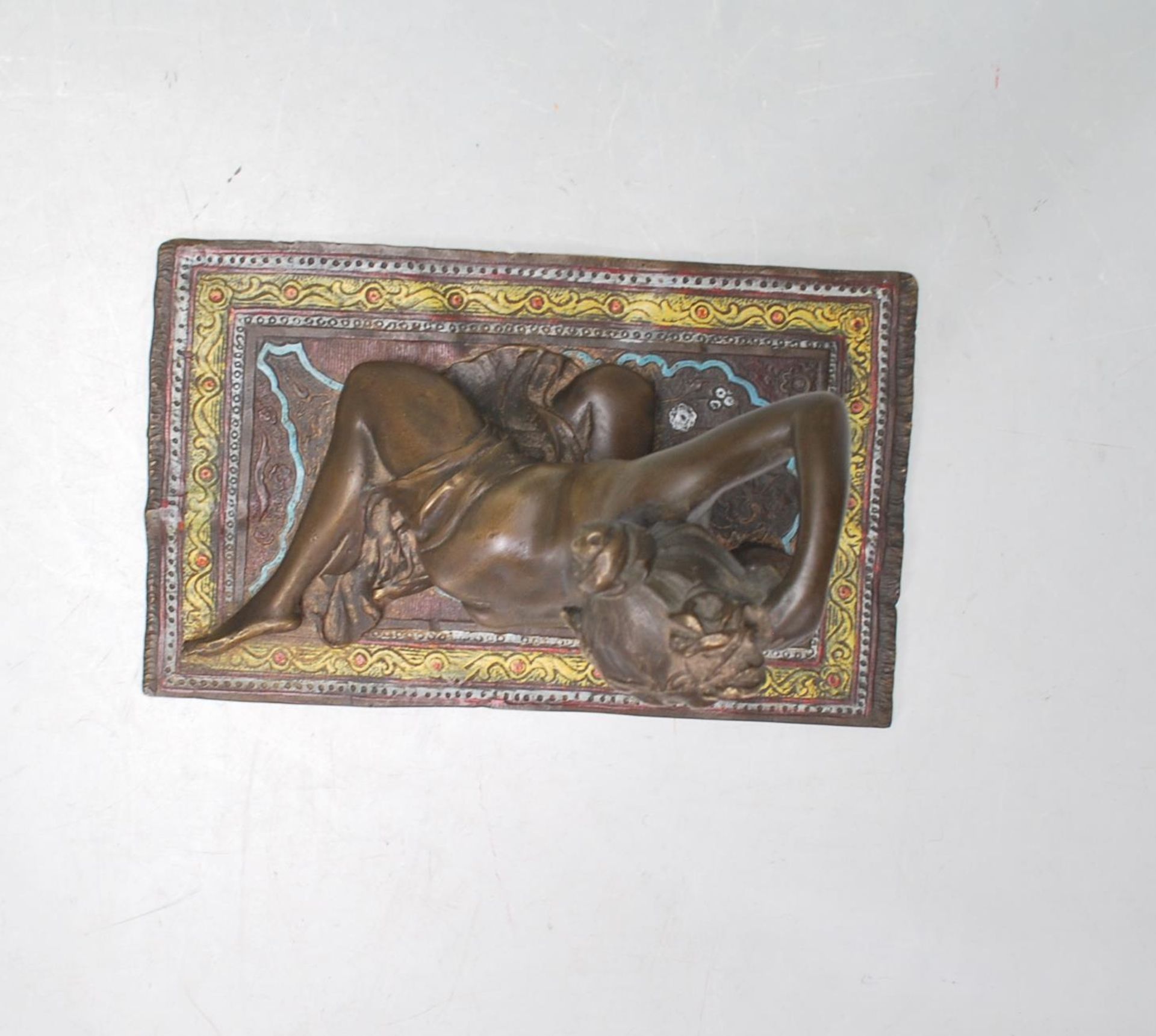 20TH CENTURY VIENNA BRONZE FIGURINE OF A LADY ON A RUG - Image 7 of 8