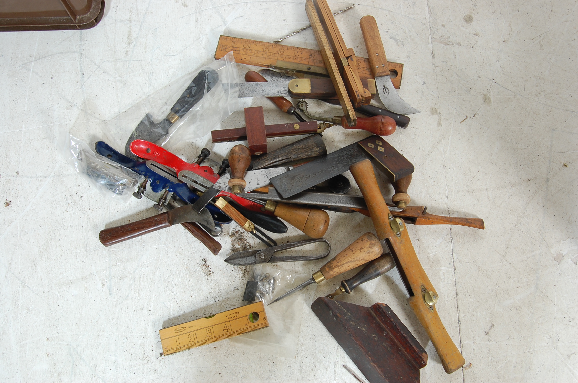 LARGE QUANTITY OF VINTAGE WOODWORKING TOOLS - Image 16 of 23