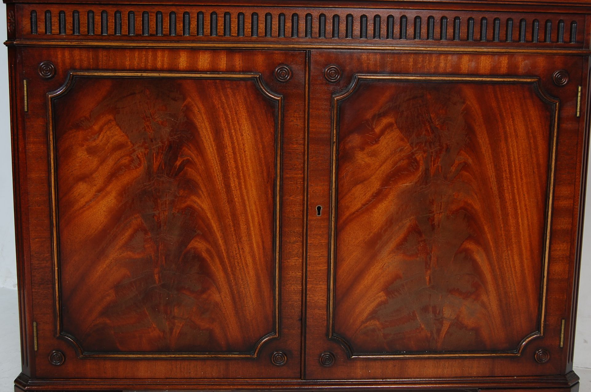 REGENCY REVIVAL MAHOGANY LIBRARY BOOKCASE CABINET - Image 5 of 5