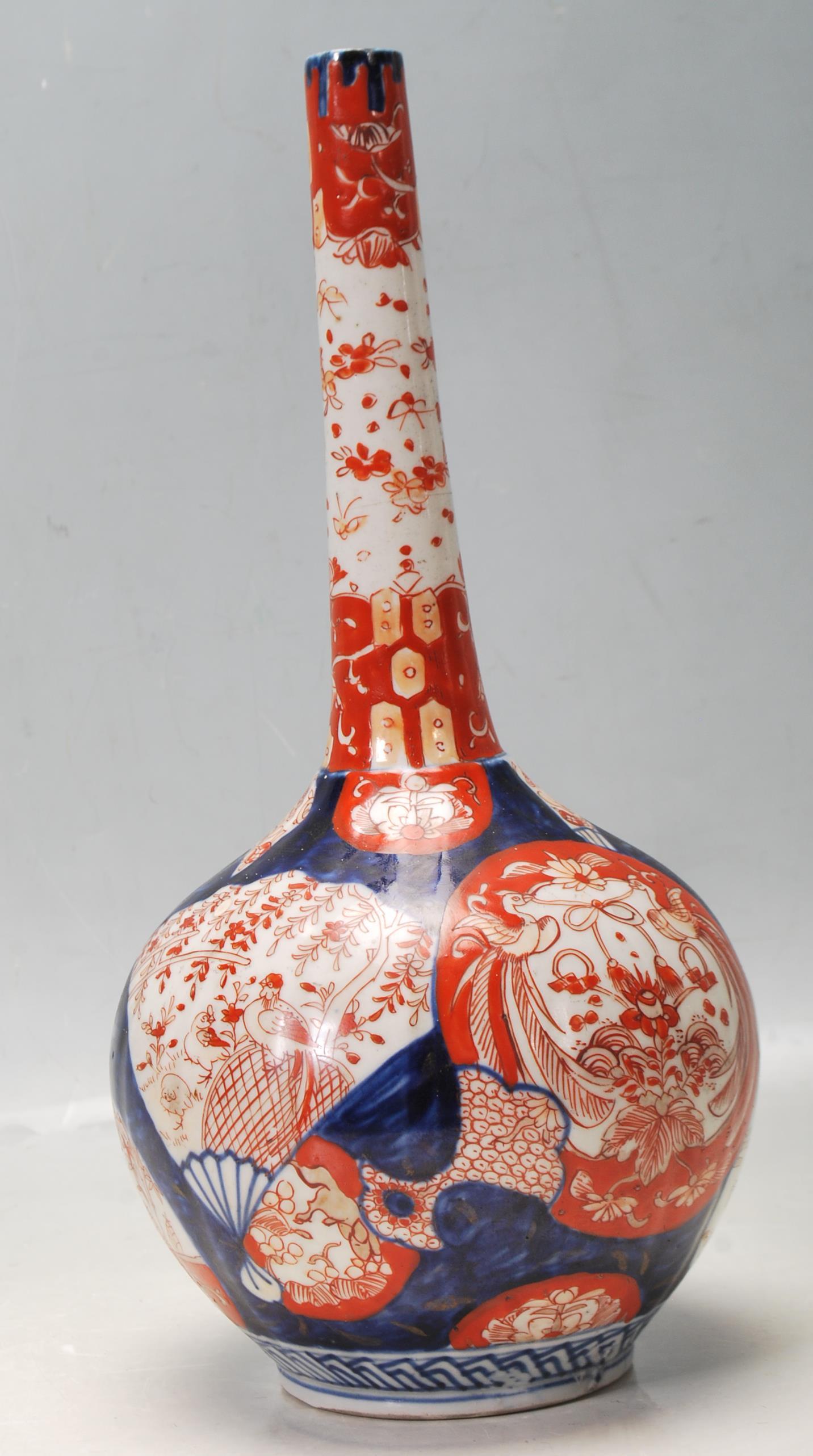 19TH CENTURY CHINESE IMARI PATTERN STEM VASE - Image 3 of 8