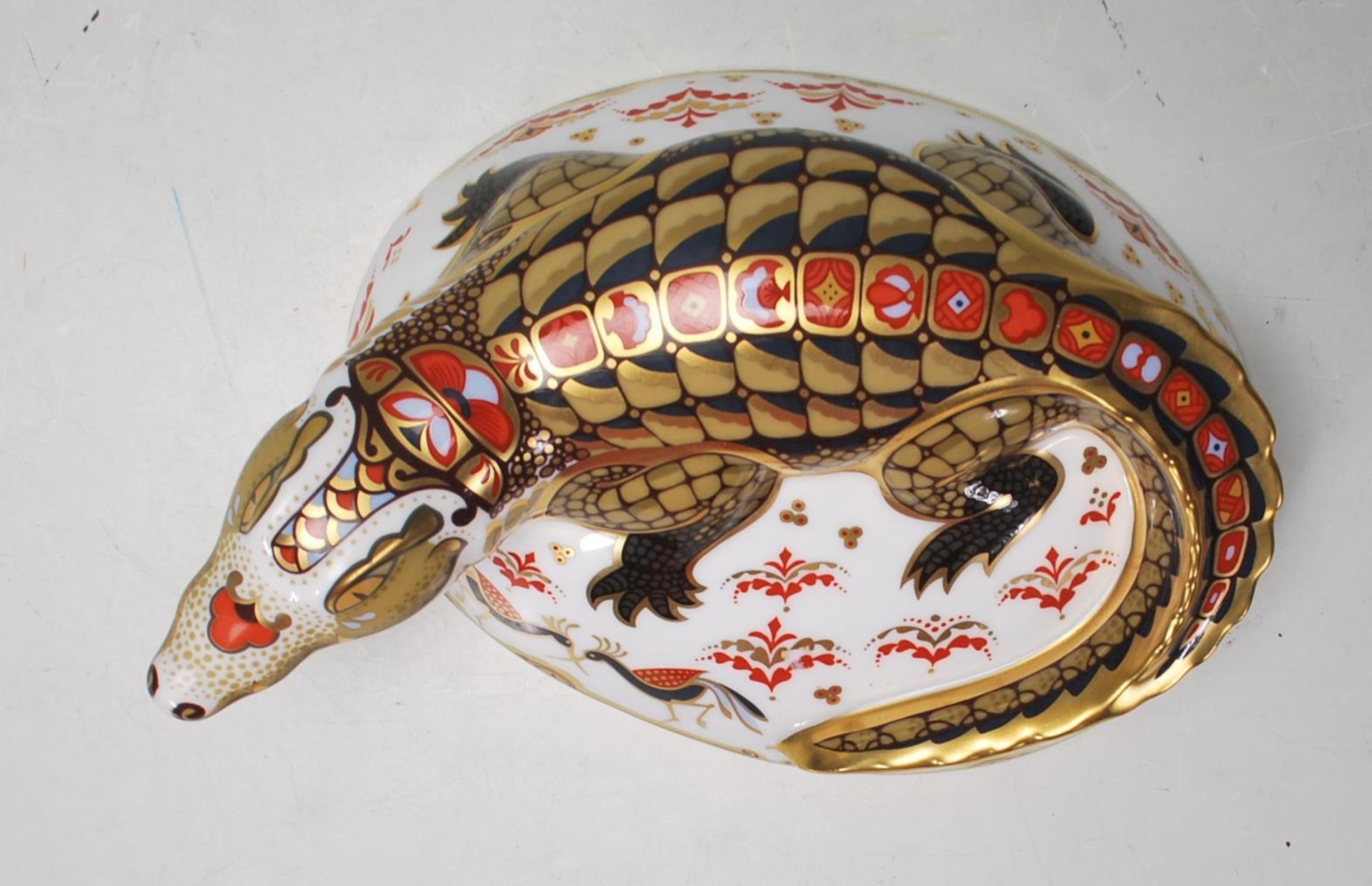 ROYAL CROWN DERBY PAPERWEIGHT IN A FORM OF CROCODILE WITH GOLD STOPPER - Bild 3 aus 7