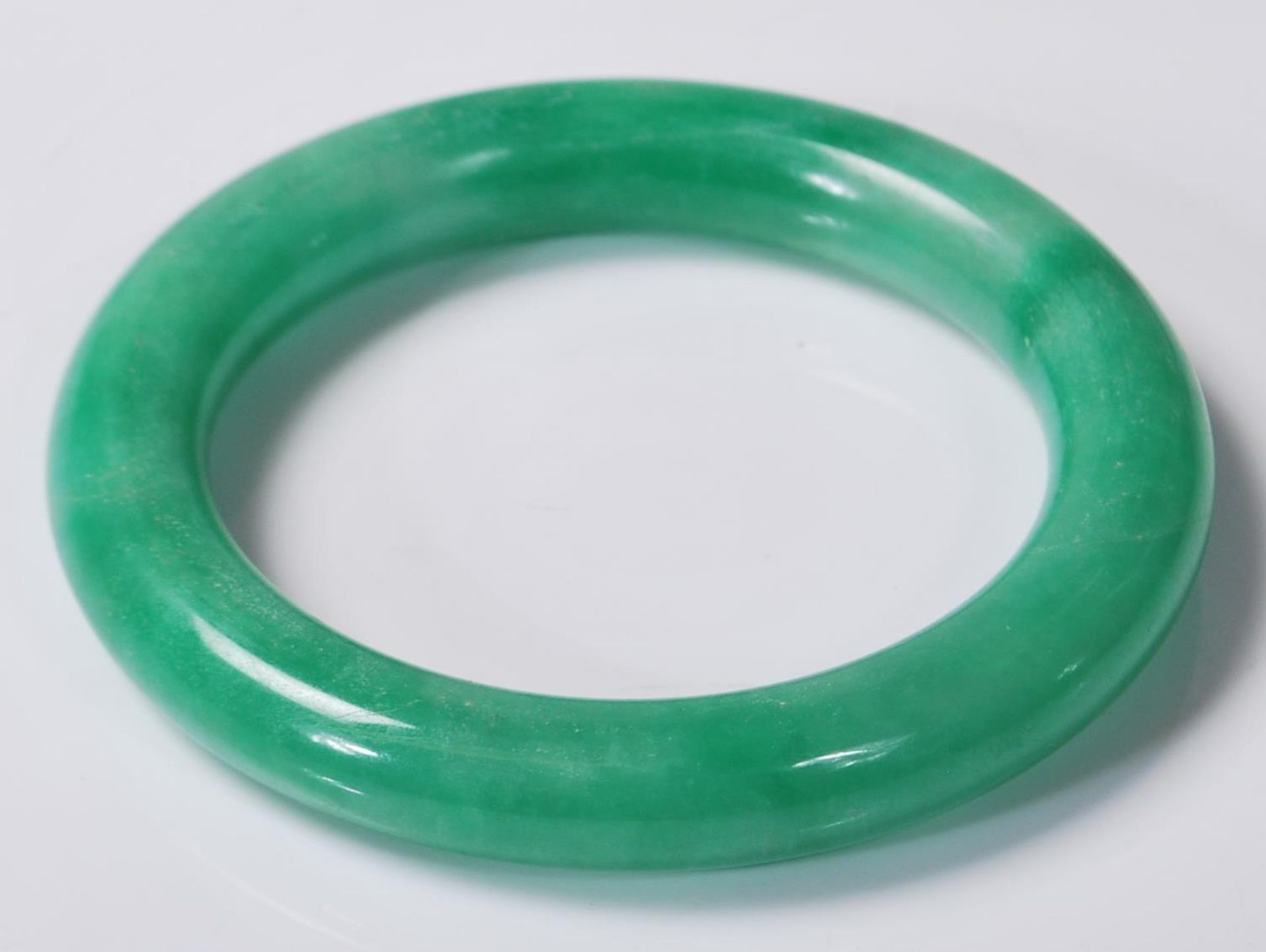 20TH CENTURY CHINESE JADE STYLE GREEN HARD STONE BANGLE