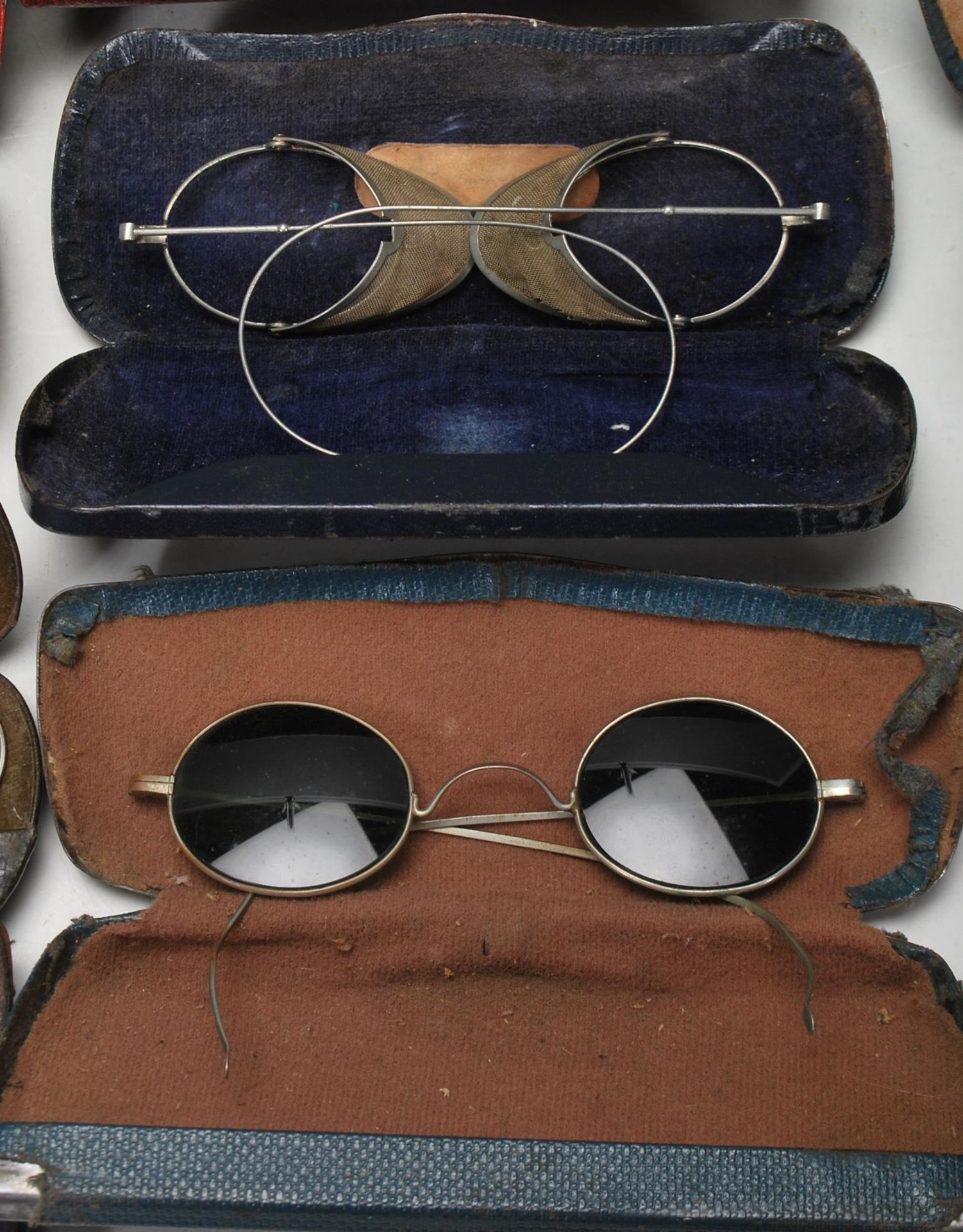 LARGE QUANTITY OF ANTIQUE AND VINTAGE SPECTACLES - Image 4 of 8