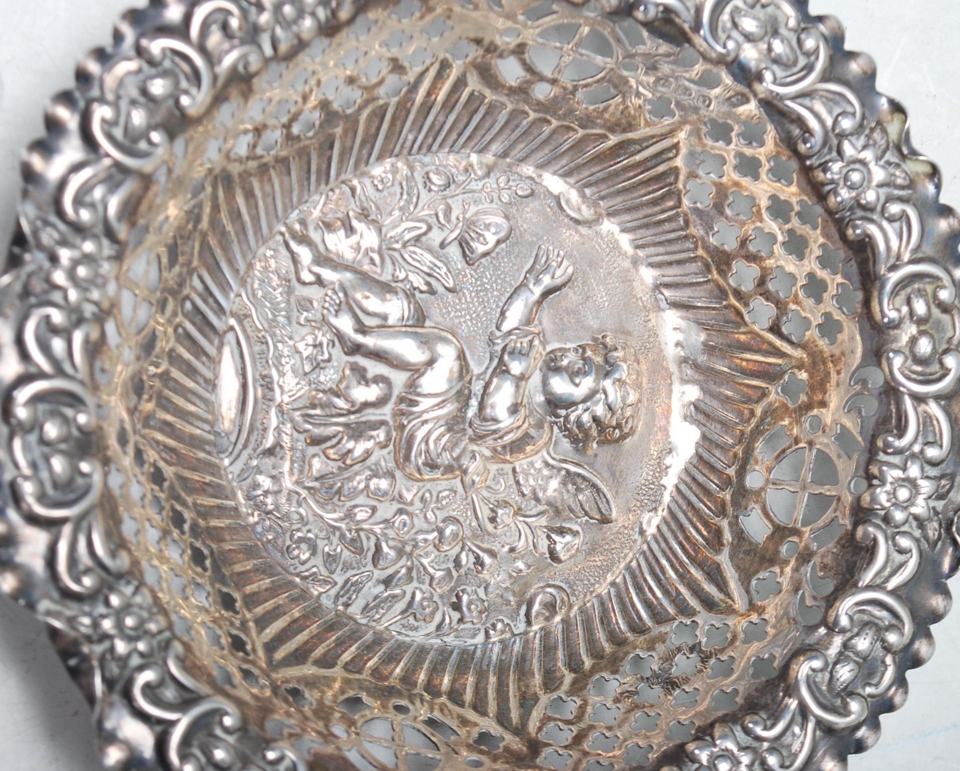 A PAIR OF HALLMARKED STERLING SILVER TRINKET DISHES - Image 3 of 5