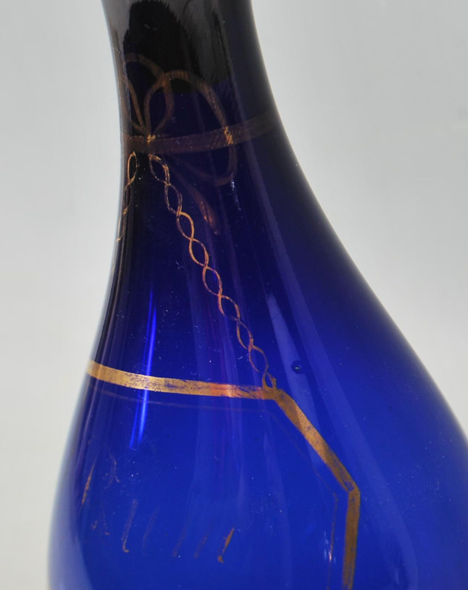 19TH CENTURY GEORGIAN BRISTOL BLUE GLASS RUM BOTTLE - Image 6 of 7