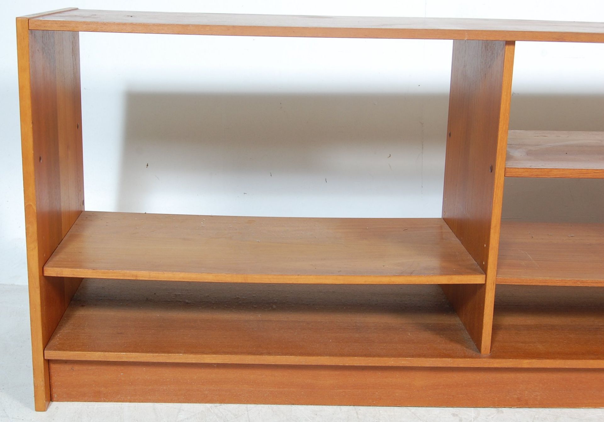 MID CENTURY TEAK WOOD STEREO HI-FI CABINET SIDEBOARD - Image 5 of 6