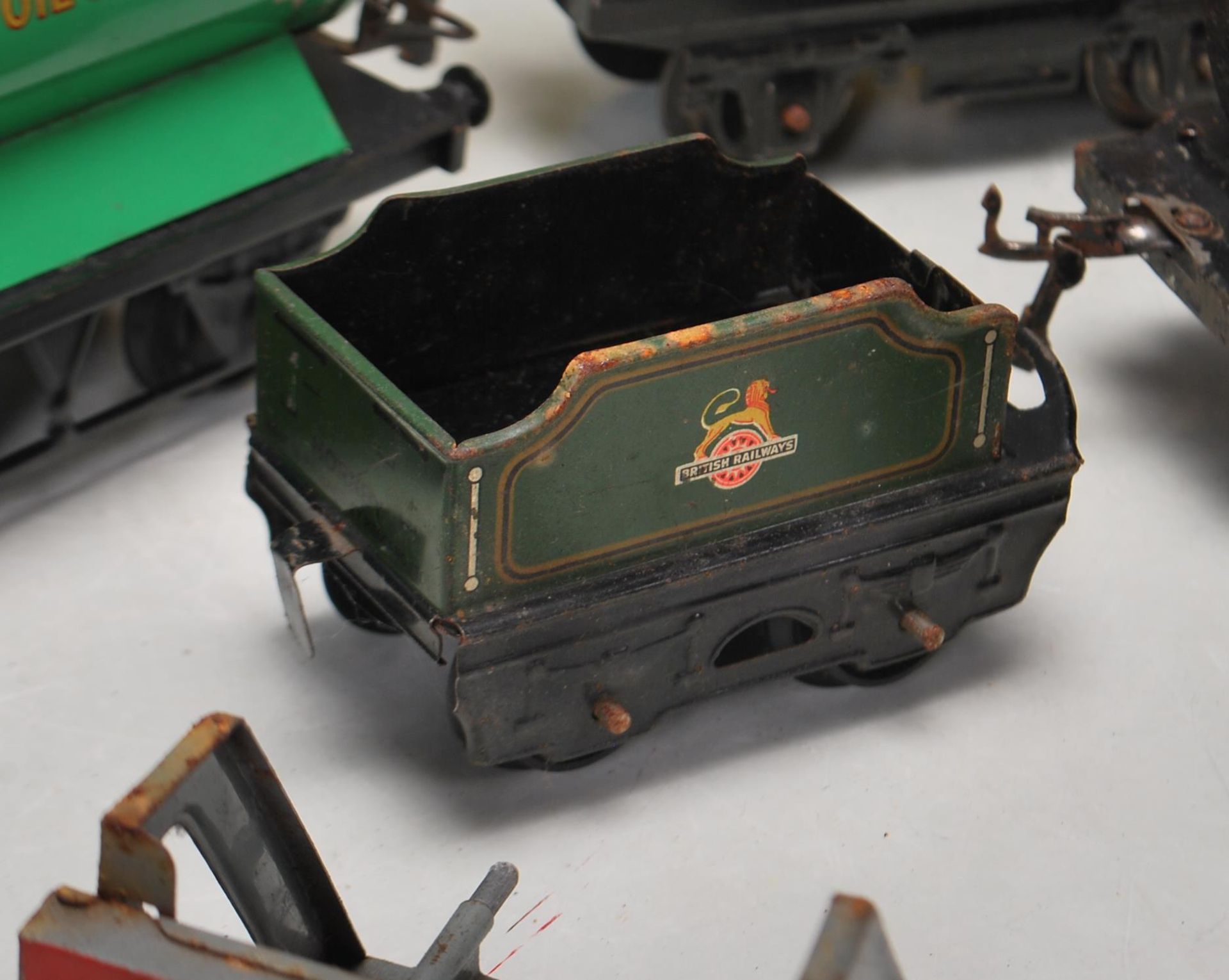 COLLECTION OF LATE 20TH CENTURY 0 GUAGE TINPLATE CLOCKWORK LOCOMOTIVE TRAINS - Image 5 of 6