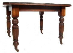 19TH CENTURY VICTORIAN MAHOGANY EXTENDABLE DINING TABLE