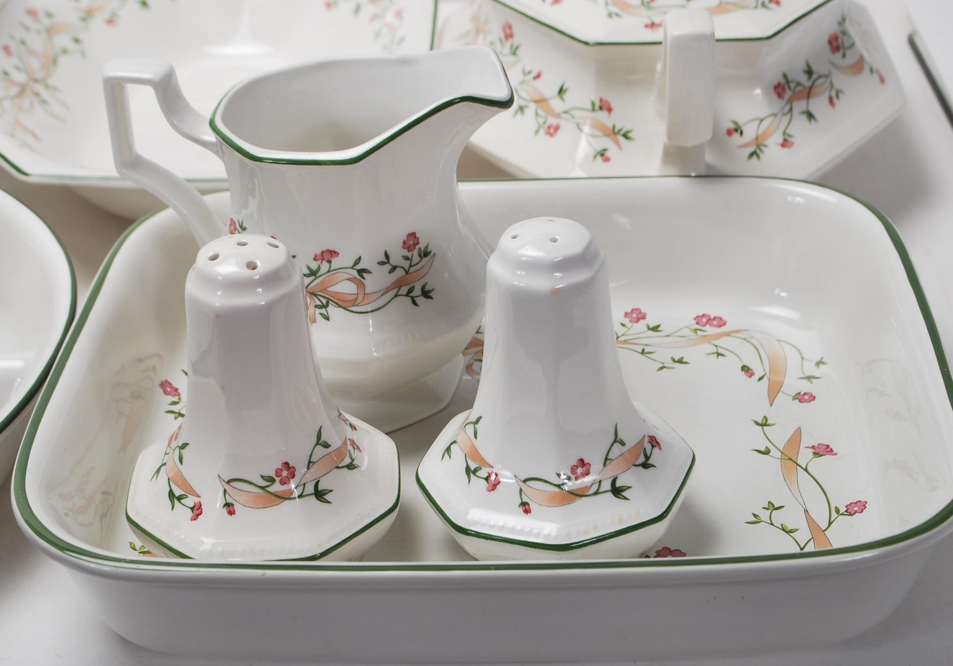 LAARGE DINNER SERVICE BY JOHNSON BROS ETERNAL BEAU - Image 3 of 19