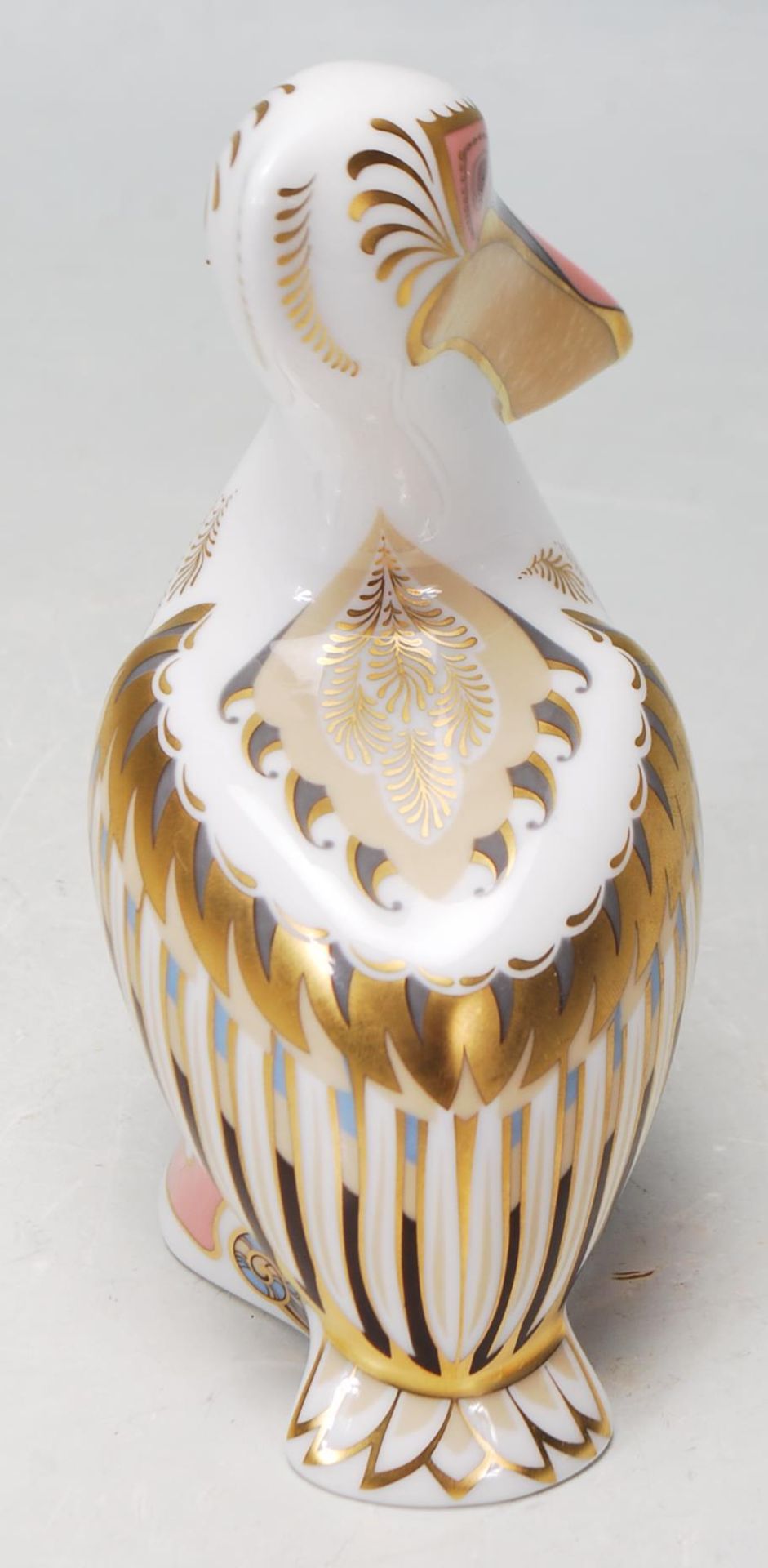 ROYAL CROWN DERBY WHITE PELICAN PAPERWEIGHT WITH GOLD STOPPER - Bild 3 aus 5