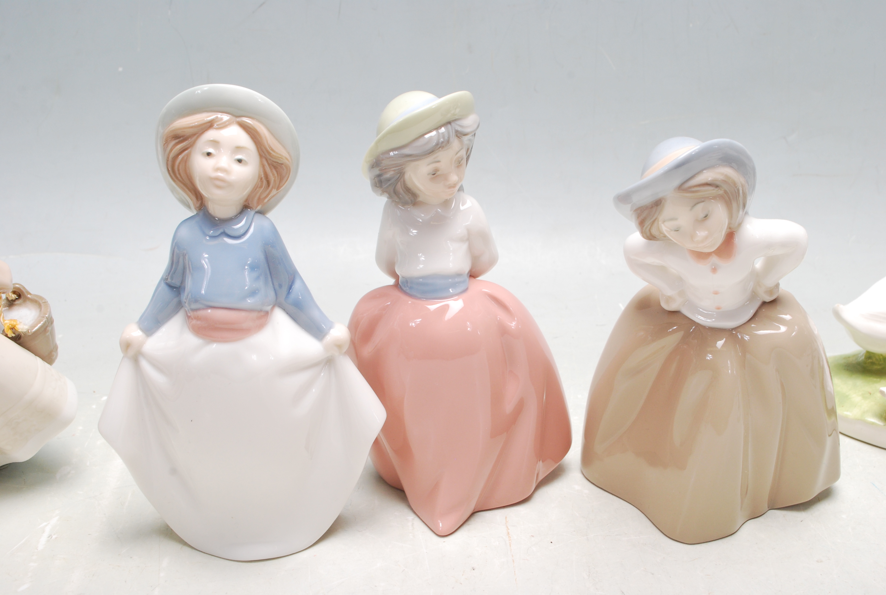 COLELCTION OF LATE 20TH CENTURY CERAMIC PORCELAIN NAO FIGURINES - Image 4 of 8