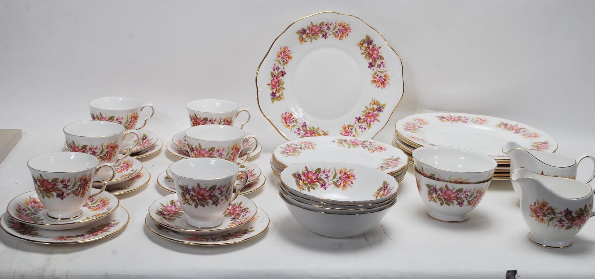COLCLOUGH WAYSIDE PATTERN DINNER SERVICE - Image 2 of 12