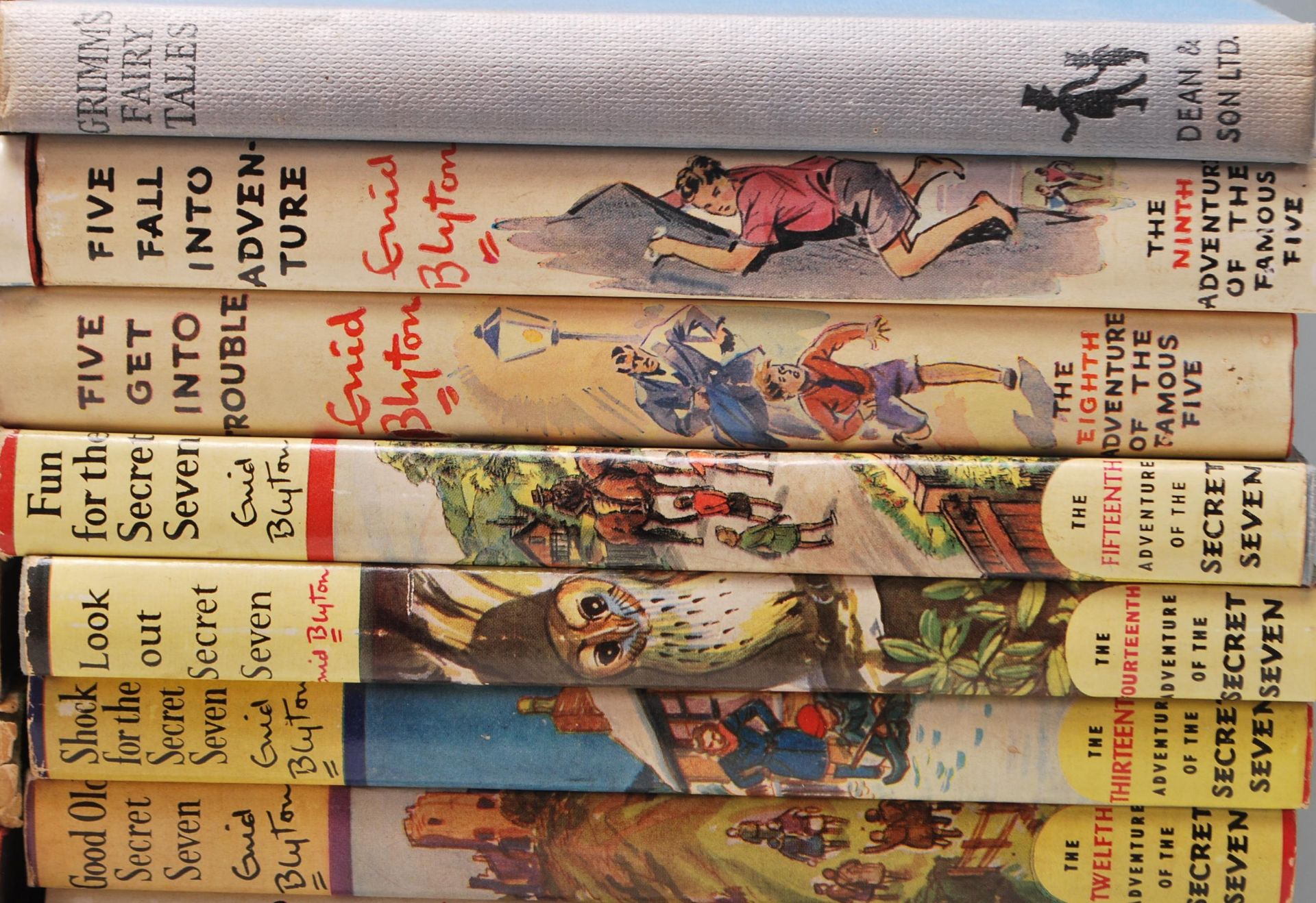 COLLECTION OF ENID BLYTON BOOKS & OTHERS - Image 7 of 8