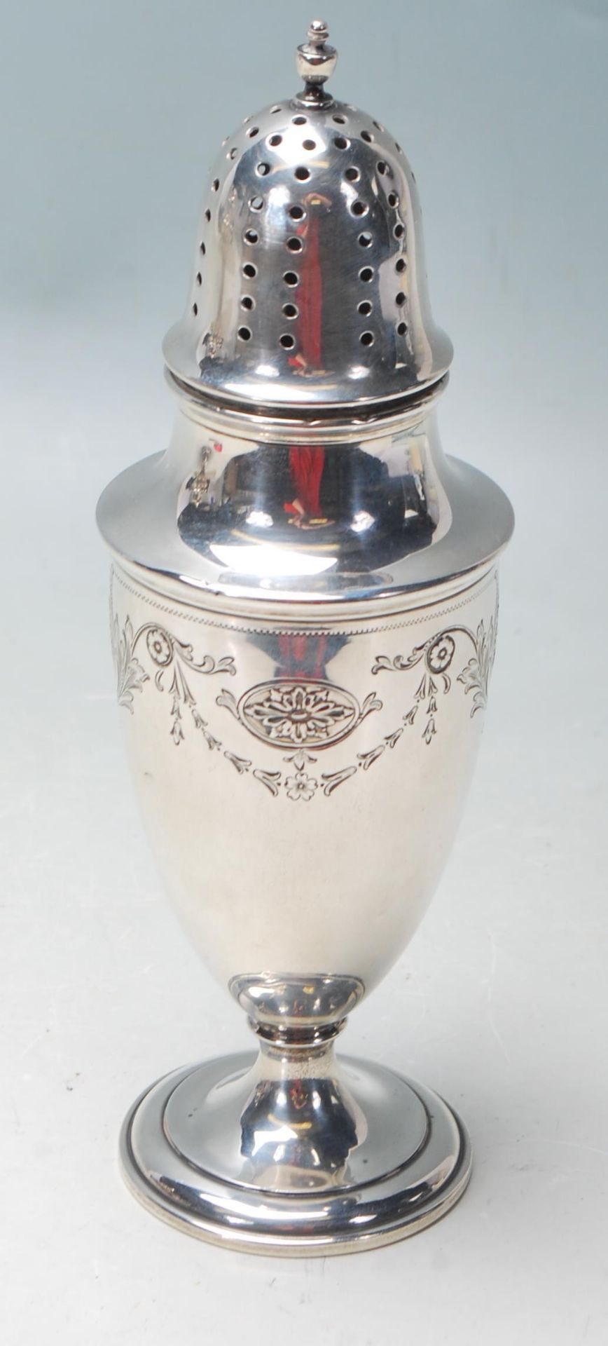 AMERICAN SILVER SUGAR SHAKER WITH REPOUSSE DECORATION - Image 3 of 6