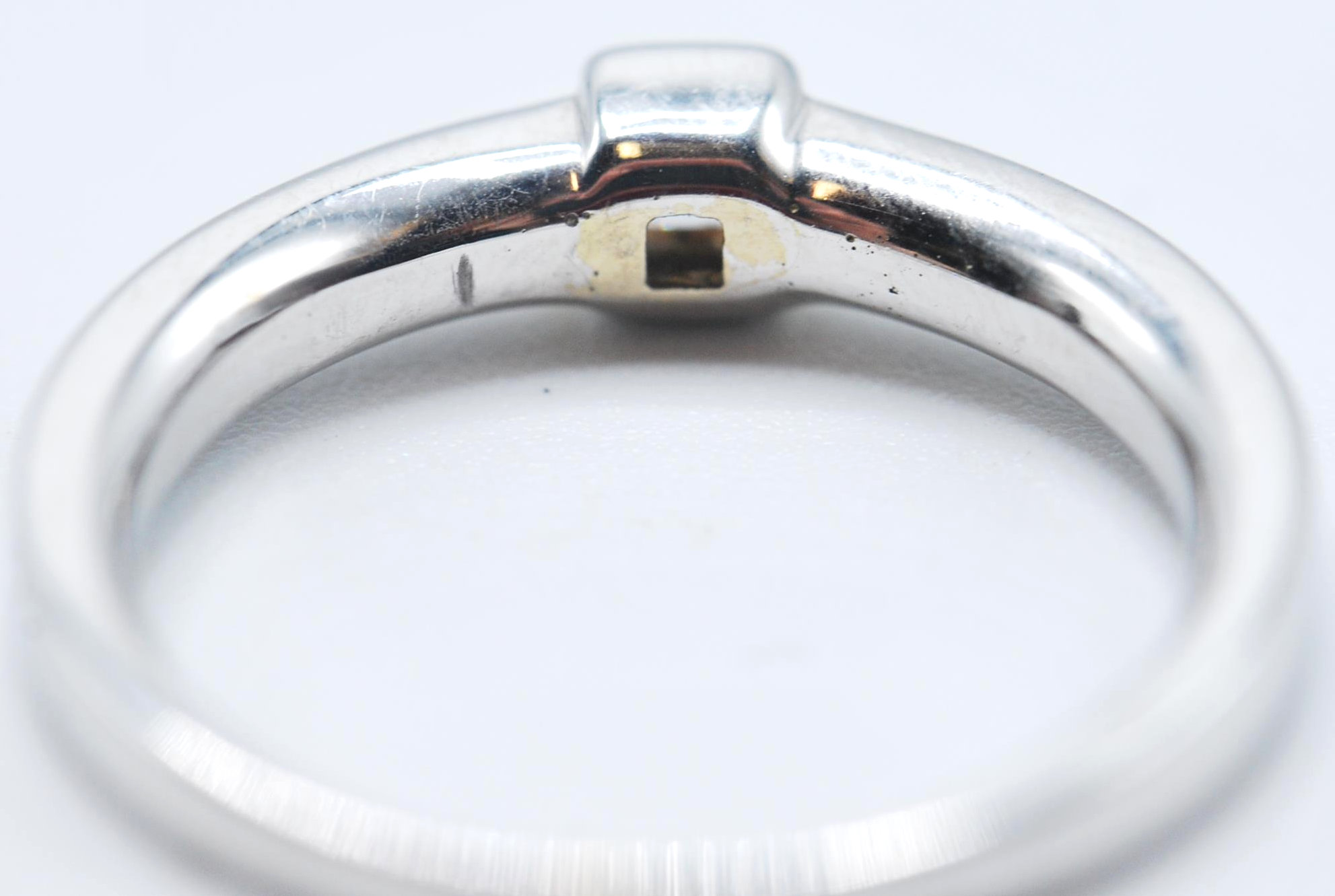 18CT WHITE GOLD AND DIAMOND RING - Image 4 of 6