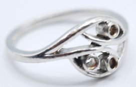 LADIES 9CT WHITE GOLD LEAF RING