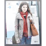 ANNA KENDRICK - AMERICAN ACTRESS - SIGNED 8X10" PHOTO BECKETT