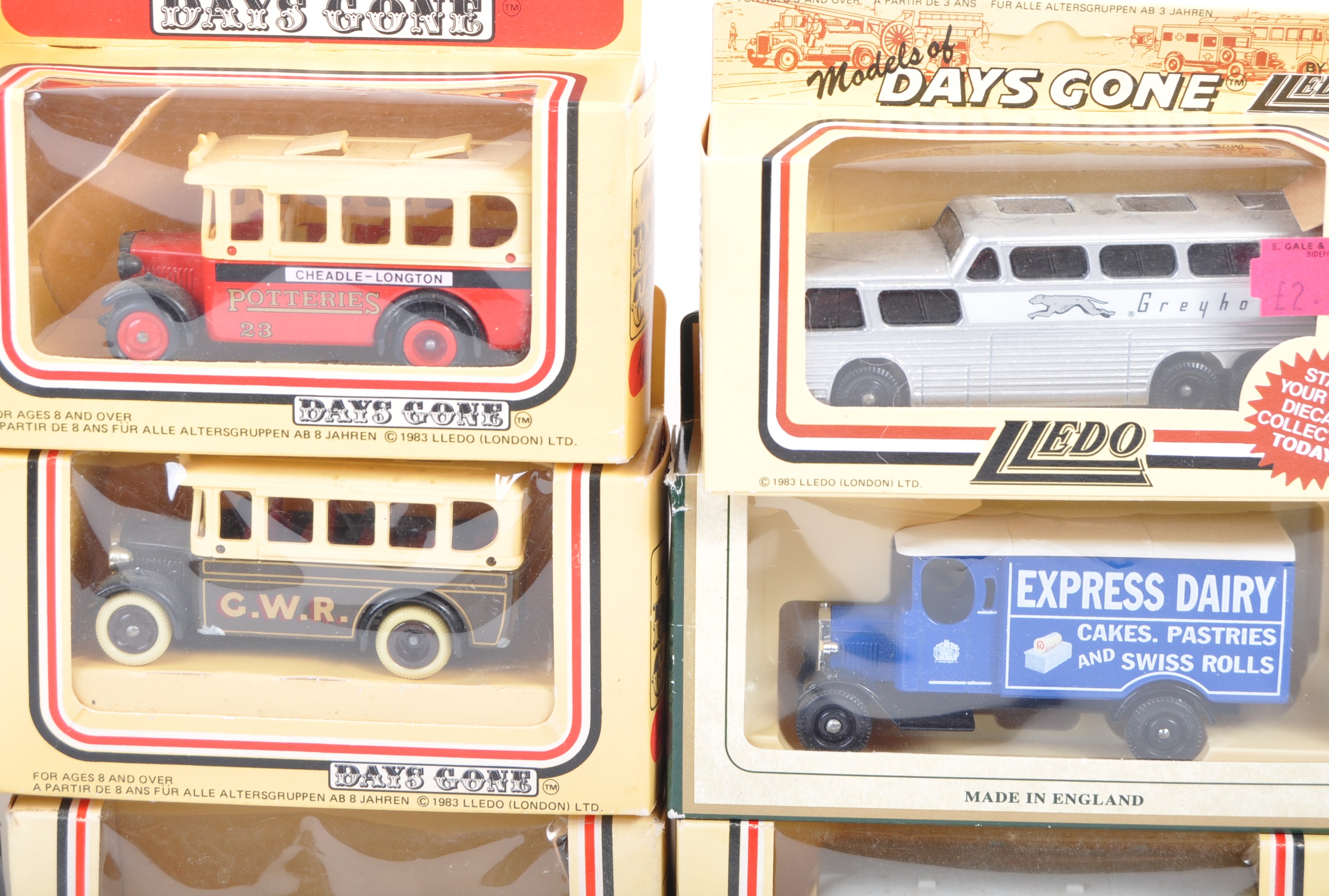 COLLECTION OF ASSORTED SCALE DIECAST MODEL VEHICLES - Image 4 of 9