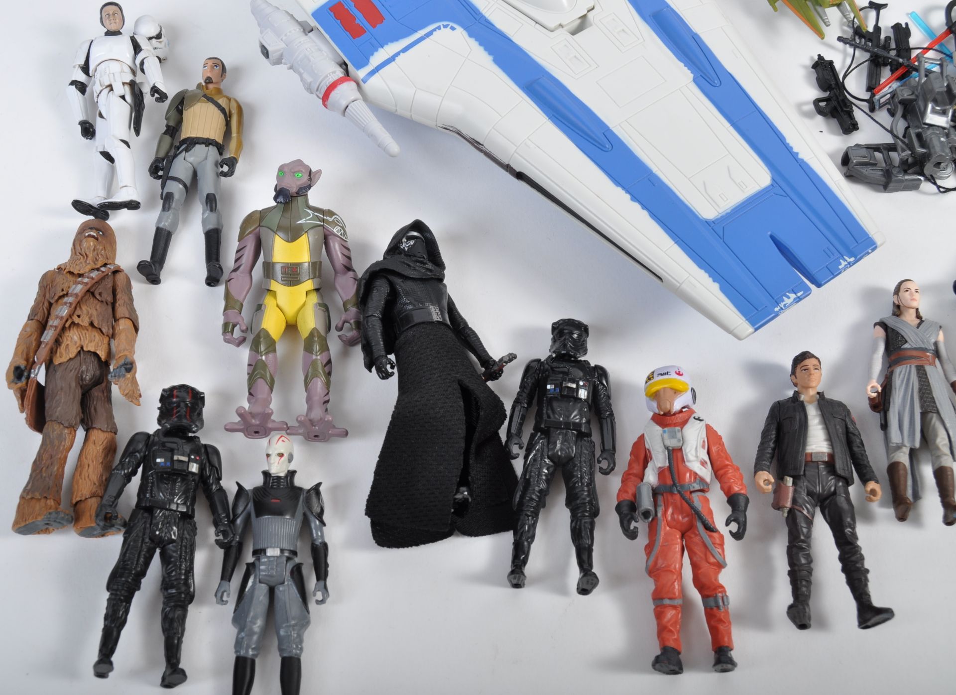 COLLECTION OF ASSORTED STAR WARS PLAYSETS AND ACTION FIGURES - Image 8 of 9