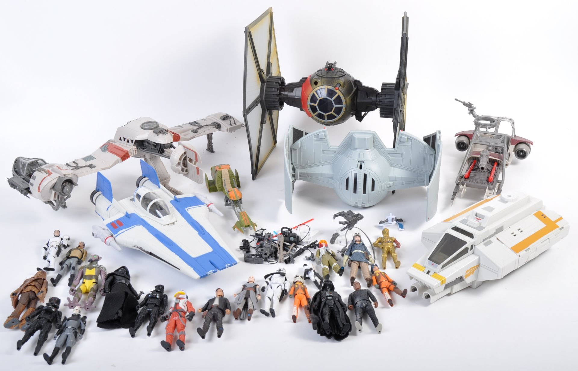 COLLECTION OF ASSORTED STAR WARS PLAYSETS AND ACTION FIGURES