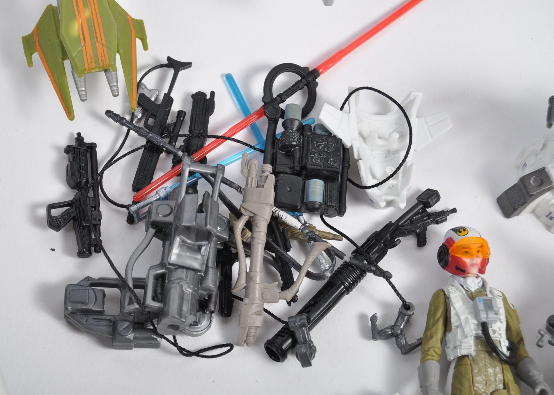 COLLECTION OF ASSORTED STAR WARS PLAYSETS AND ACTION FIGURES - Image 7 of 9